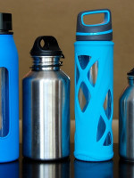 Las botellas de agua reutilizables tienen más bacterias que el asiento de un inodoro