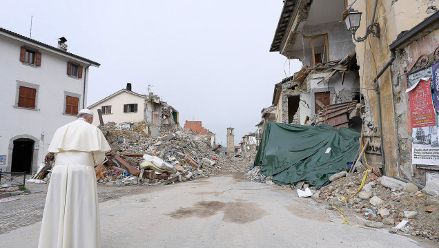 imagen Francisco apoyó a los sobrevivientes del terremoto en Amatrice 