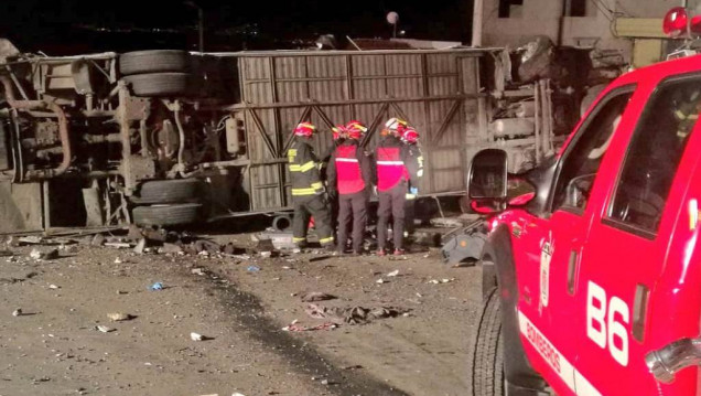 imagen Fallecieron 24 personas en un accidente en Ecuador