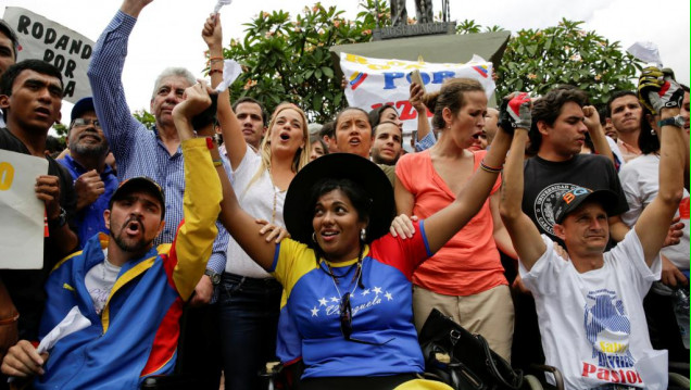 imagen "Toma de Caracas": la oposición enfrenta a Maduro