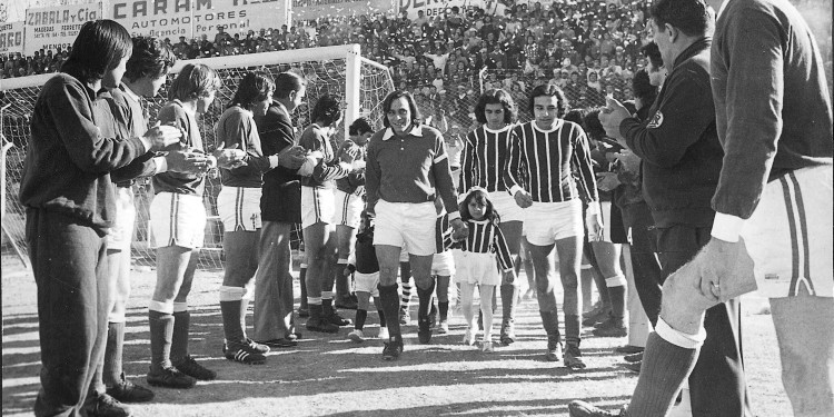 Una pasión es una pasión: historia del fútbol mendocino