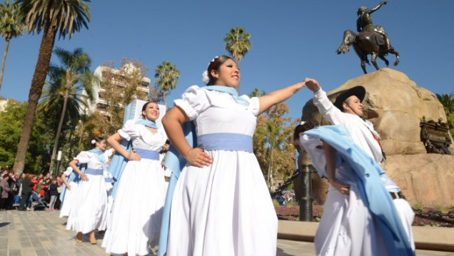 imagen Mendoza conmemora el 25 de Mayo con una agenda federal: música, bailes y gastronomía