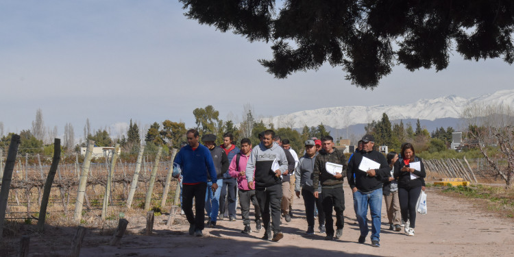 Escuela de Encargados de Finca: un espacio donde se comparten los saberes del aula y el surco