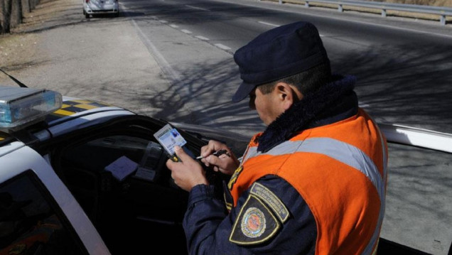 imagen Buscan impedir por ley que la Policía retenga el carnet de conducir
