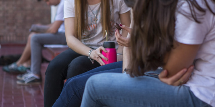 La OMS advirtió que casi un cuarto de las adolescentes sufren violencia física o sexual en su pareja