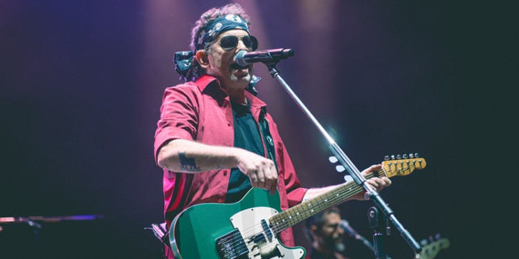 El rock de Andrés Calamaro hizo vibrar a Mendoza 