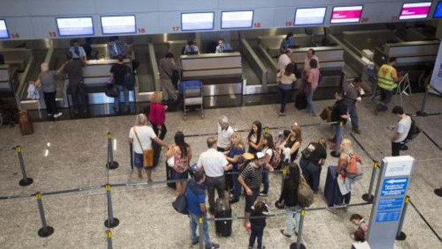 imagen Quejas y reclamos de pasajeros en Mendoza por vuelos cancelados