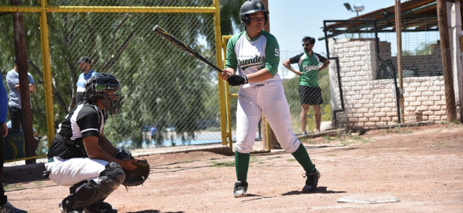 Zoe Arditi tiene 13 años, juega al sóftbol en la UNCUYO y ya está en las selecciones de Mendoza y Argentina