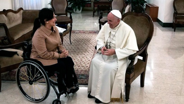 imagen Luego del confuso episodio de robo de dinero, Michetti se mostró con el Papa