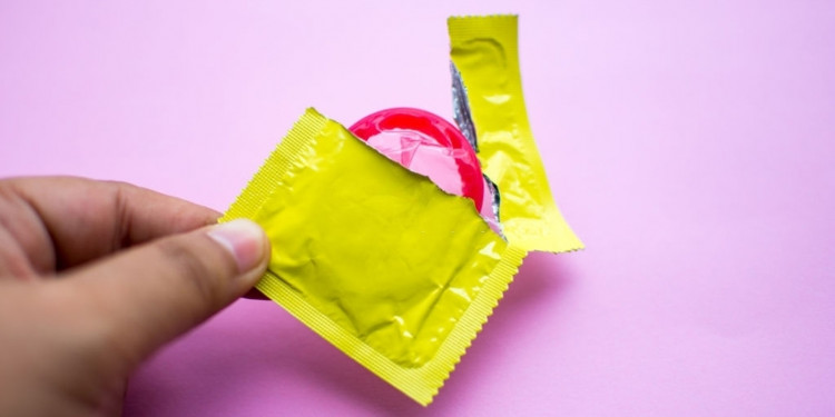 El preservativo y sus mitos: cuáles son las falsas creencias que aún dificultan su uso