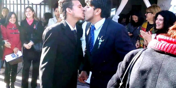 Iglesia mendocina casó una pareja del mismo sexo