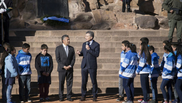 imagen Crónica de la visita relámpago de Macri