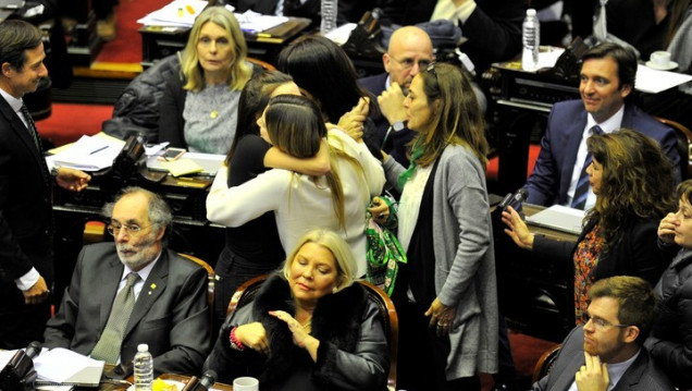 imagen Para calmar internas, Macri se reunió con diputadas en contra del aborto