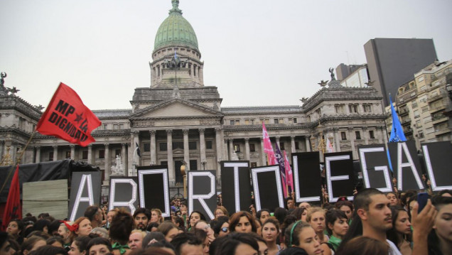 imagen Con el aborto en el centro del debate, Macri se reúne con legisladores oficialistas