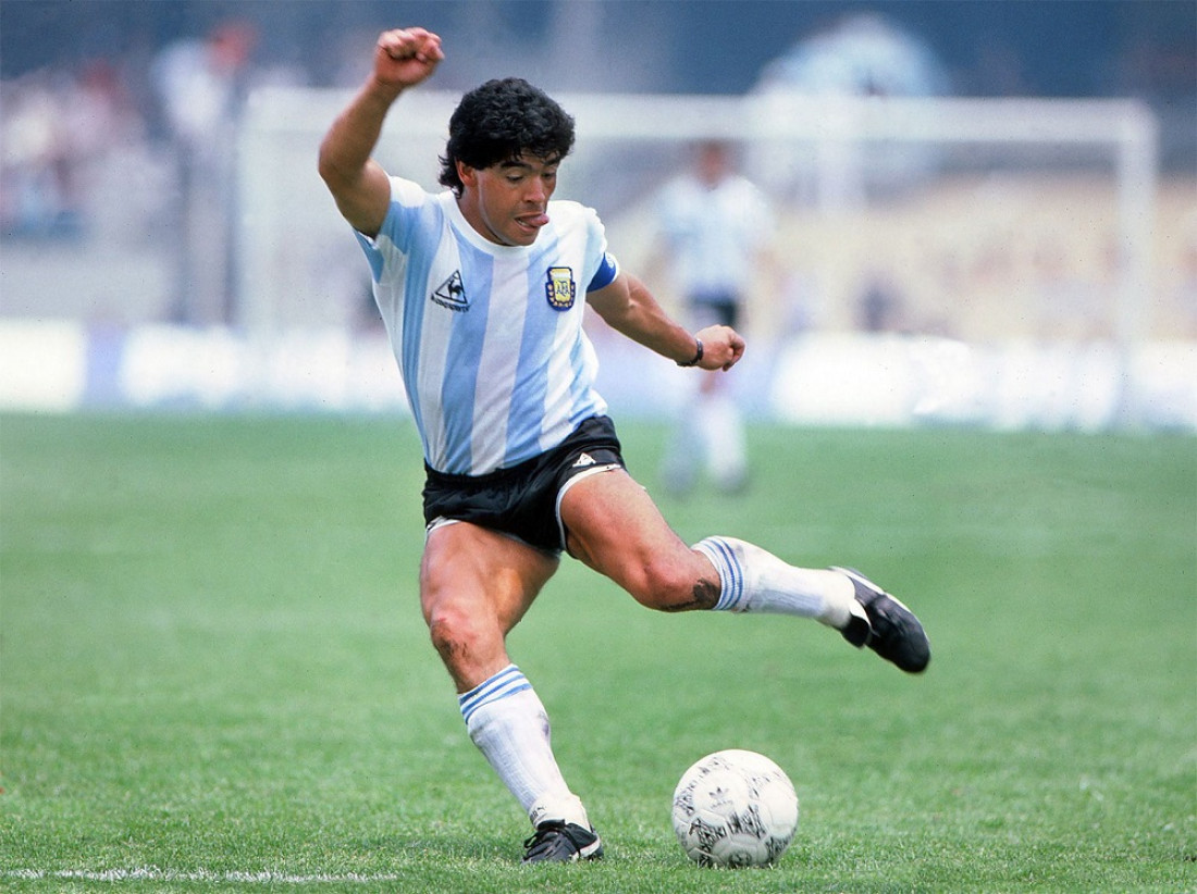 La pelota siempre al Diez: el debut de Diego con los colores de Argentina