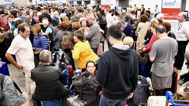 imagen Más de 30.000 pasajeros afectados por la medida de fuerza en Aerolíneas