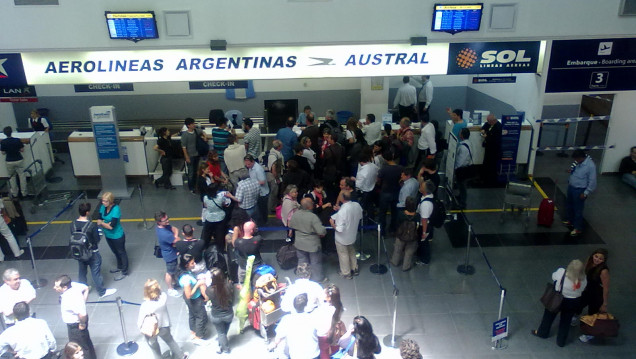 imagen Trastornos en el país por los vuelos cancelados de Aerolíneas Argentinas