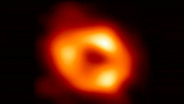 imagen Una foto histórica: así es la primera imagen de un agujero negro en el centro de la Vía Láctea 