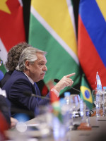 "Tenemos que estar más unidos que nunca", dijo Fernández a sus pares del Mercosur
