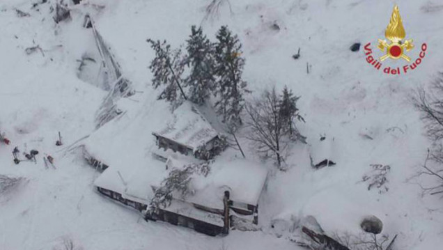 imagen Una avalancha de nieve sepultó un hotel en el centro de Italia