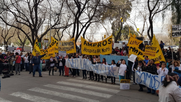 imagen Ampros advirtió que faltan profesionales de la salud en Mendoza y anunció un paro