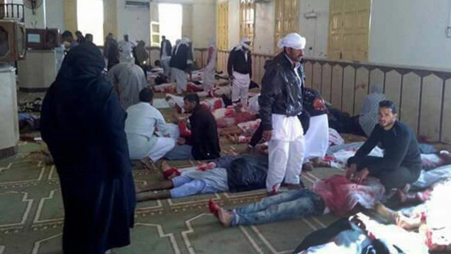 imagen Ataque contra una mezquita en el Sinaí egipcio deja 235 muertos