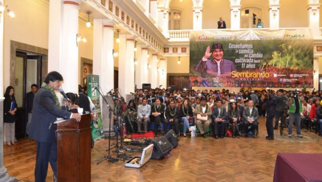 imagen Polémica por la nueva ley de coca que promulgó Evo Morales