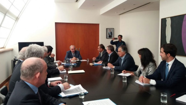 imagen Comisión boliviana se reúne con autoridades argentinas por controles migratorios