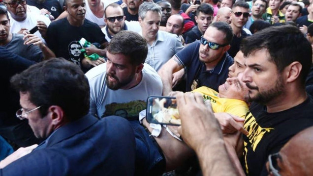 imagen Apuñalaron en Brasil al candidato presidencial de la ultra derecha 