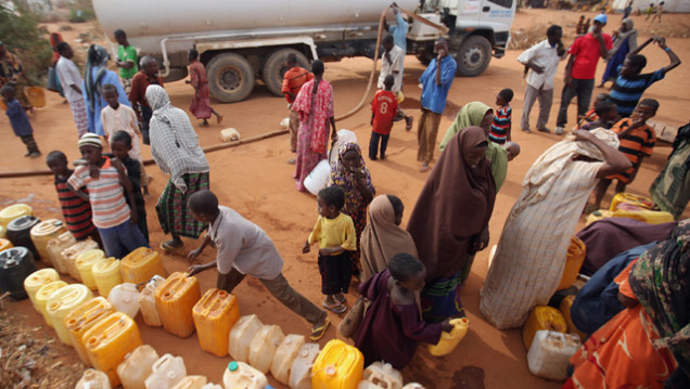imagen Somalia: 40 mil personas caminan en busca de agua y comida