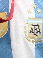 La camiseta argentina con las tres estrellas ya es furor y promete récord de venta 