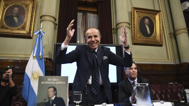 imagen A los 87 años, Menem presentó su autobiografía y alentó a Pichetto a ser presidente