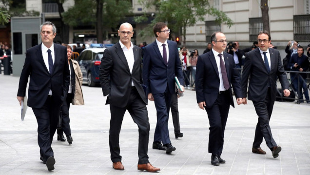 imagen Enviaron a prisión a ocho miembros del gobierno catalán destituido