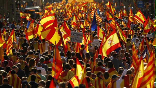 imagen Mientras miles se manifiestan en contra, Puigdemont va por la independencia