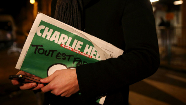 imagen Charlie Hebdo acusa al EI de "crimen político" por el atentado de 2015