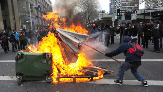 imagen Continúan las protestas estudiantiles en Chile