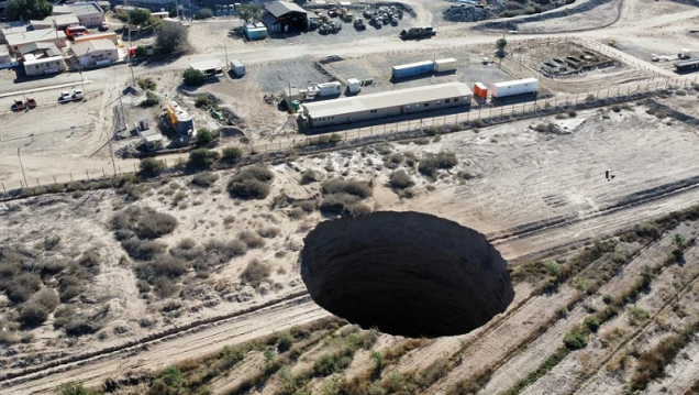 imagen Dos hipótesis para explicar en gigantesco agujero que apareció en Atacama, Chile