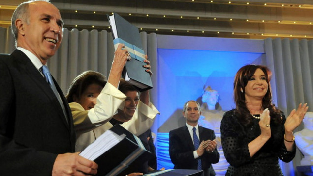 imagen La presidenta promulga el nuevo Código Civil junto a Lorenzetti
