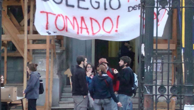 imagen Estudiantes continúan con la toma en 11 escuelas de Buenos Aires