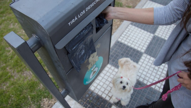 imagen En Capital instalaron contenedores para depositar las heces de las mascotas