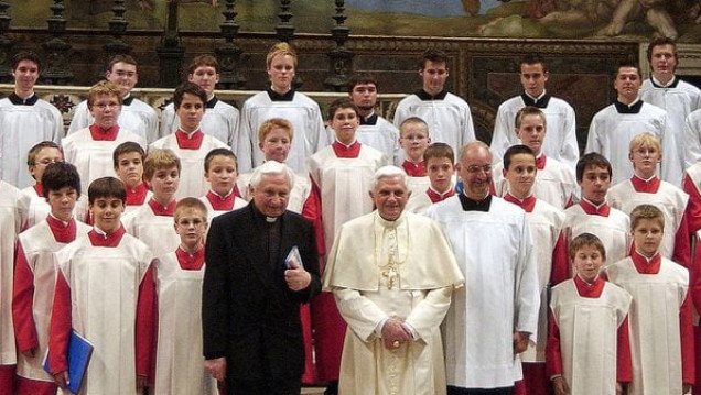imagen Más de 500 niños del coro dirigido por el hermano de Benedicto XVI fueron abusados