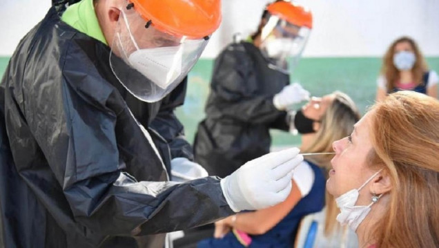 imagen Confirmaron 213 nuevas muertes y 5.303 contagios por COVID-19 en Argentina