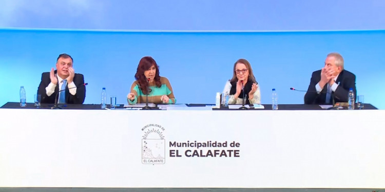 Para Cristina Fernández, la renuncia de Guzmán fue "un acto de irresponsabilidad política y desestabilización"