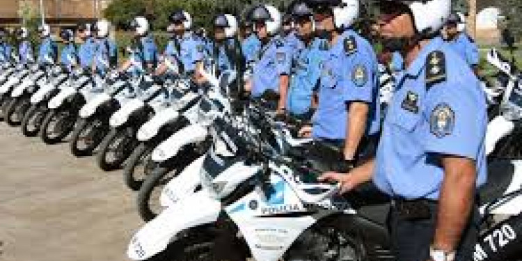 "El salario inicial de un policía va a ser 8500 de bolsillo", manifestó Carlos Aranda