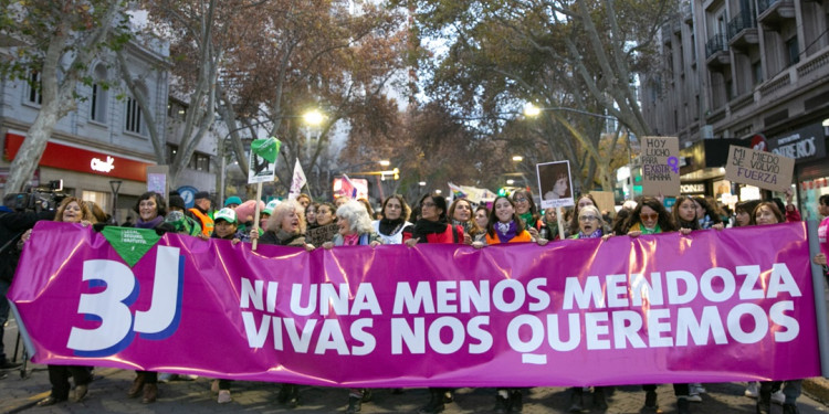 Postales del 3 de junio: a nueve años del primer Ni Una Menos, hubo una marcha masiva en Mendoza