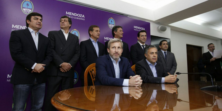 A la espera del acuerdo con el Banco Nación, Cornejo anunció obras