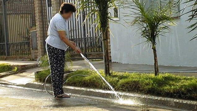 imagen Vecinos podrán denunciar con fotos el derroche de agua