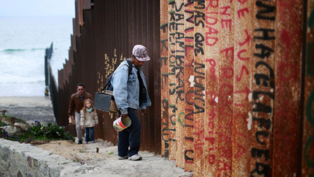 imagen Una cementera mexicana construirá el muro que propone Trump