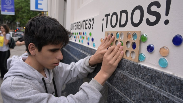 imagen Iniciativas en braille buscan "derribar barreras" en el acceso a experiencias artísticas