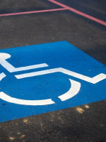 Cómo tramita la licencia de conducir una persona con discapacidad